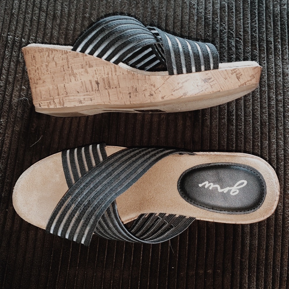 Black and Tan wedges